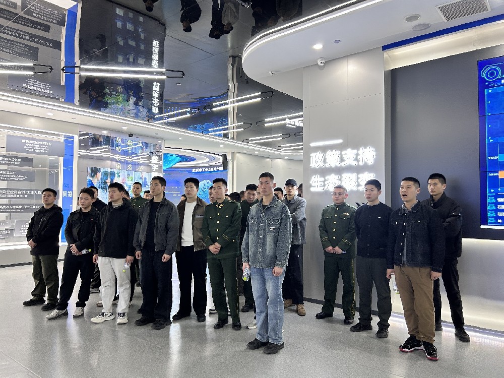 退役士兵走进征途科技调研参观